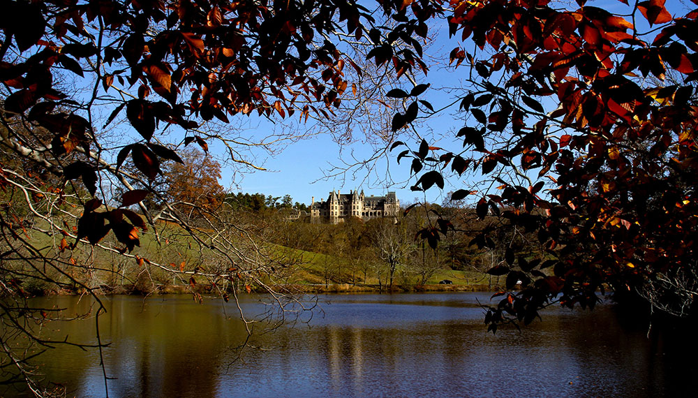 castle overlooking the lake