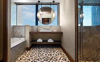 king suite corner bath
